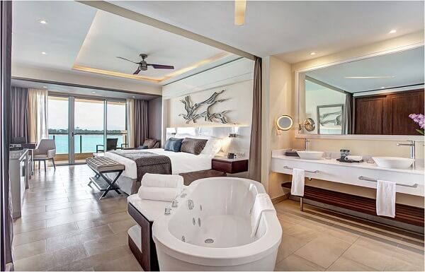 Luxury Junior Suite (Available in Swim Out and Ocean View)