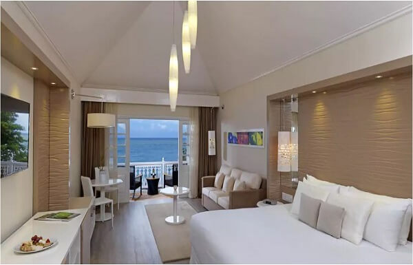 THE LEVEL OCEANFRONT ROOM